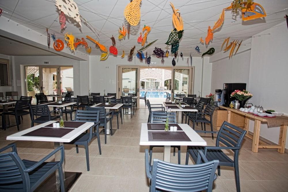 Maravel Star Art Hotel Adelianos Kampos Zewnętrze zdjęcie